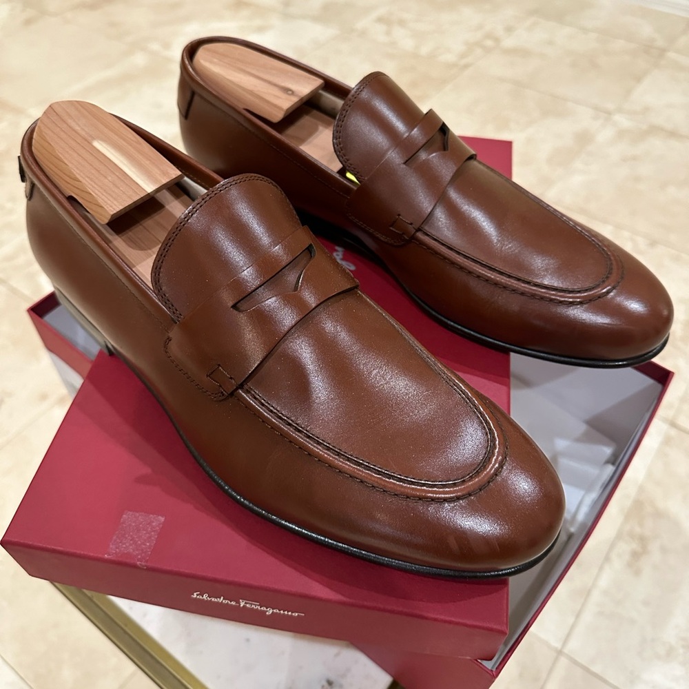 Men’s Salvatore Ferragamo loafers size 11 EE